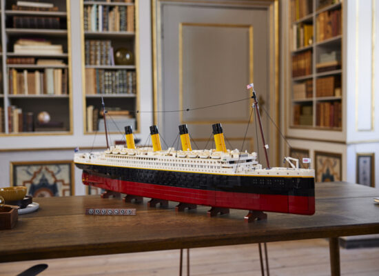 LEGO® Titanic schwimmt in die Ladenregale