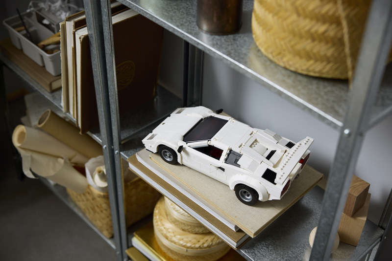 LEGO 10337 Lamborghini Countach Lifestyle Set ausgestellt