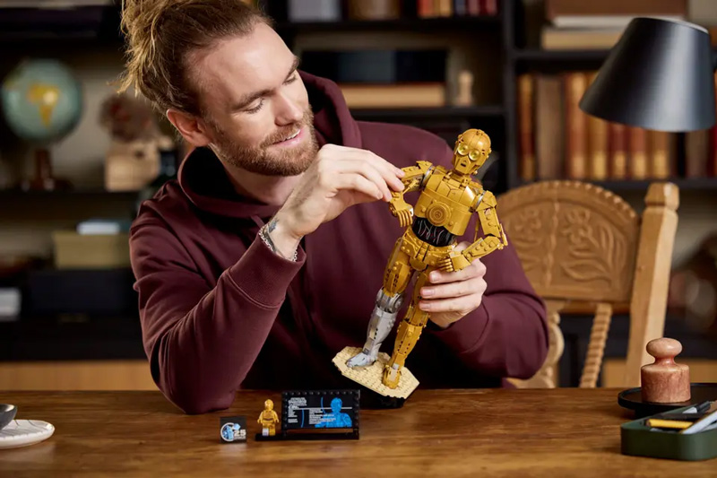 LEGO Star Wars C-3PO 75398 Lifestyle