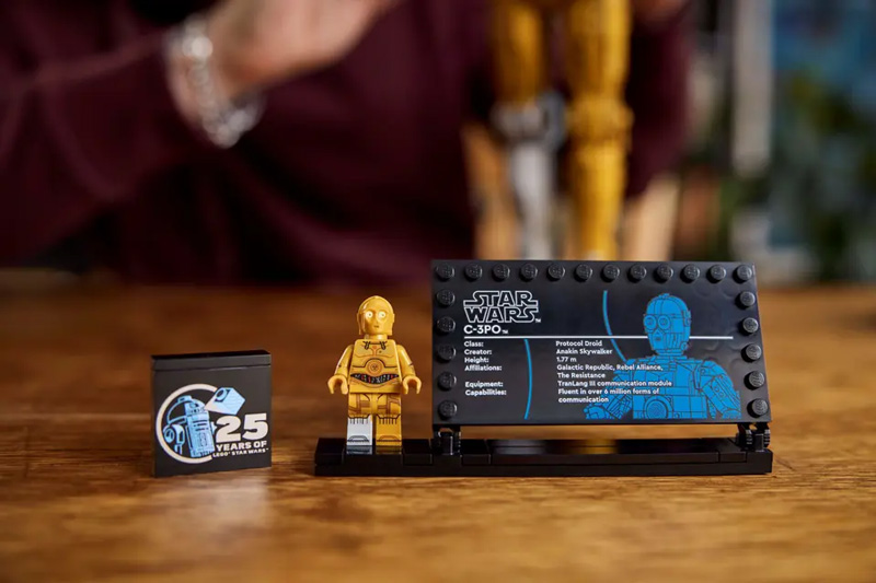 LEGO Star Wars C-3PO 75398 Plakette und Minifigur