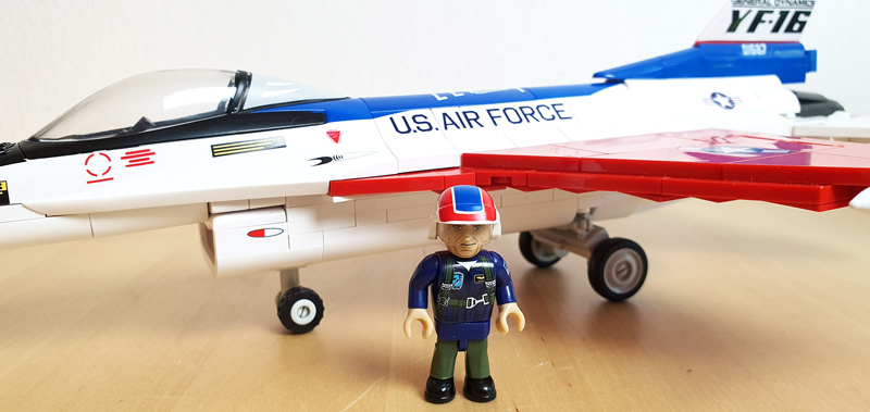 COBI F-16 YF-16 First Flight 1974 5892 Set gebaut Minifigur