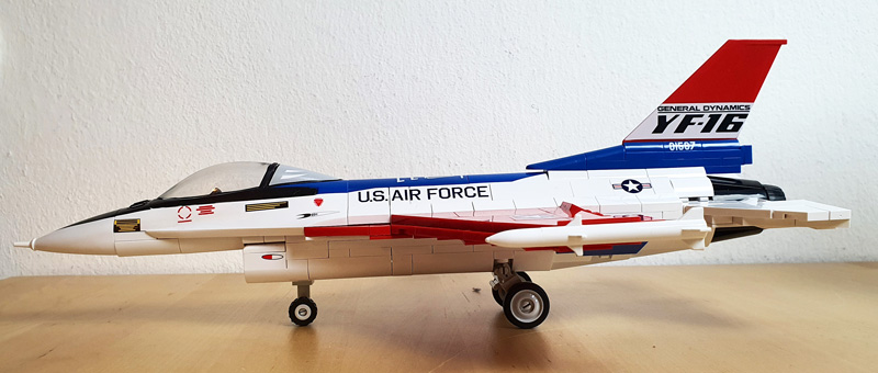 COBI F-16 YF-16 First Flight 1974 5892 Set gebaut Flugzeug Seitenansicht