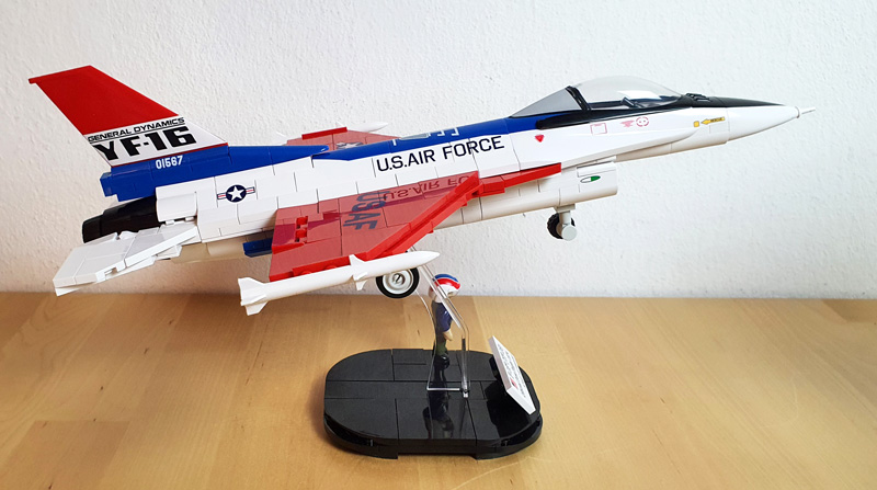 COBI F-16 YF-16 First Flight 1974 5892 Set gebaut komplett Seitenansicht