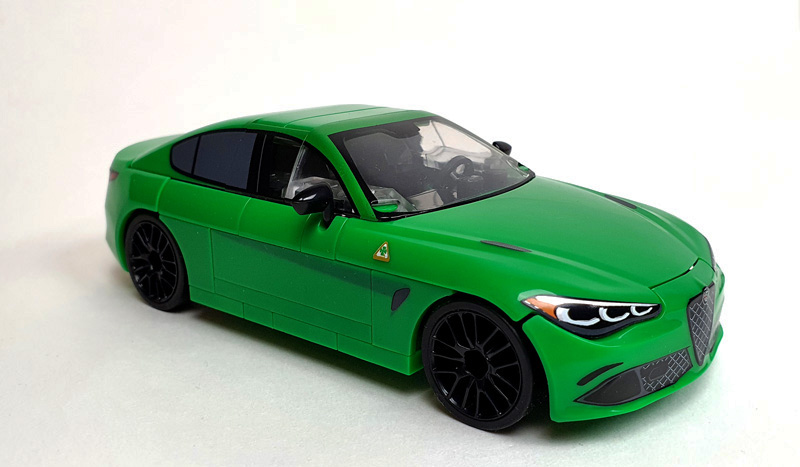 COBI 24605 Alfa Romeo Giulia Quadrifoglio gebaut schräg