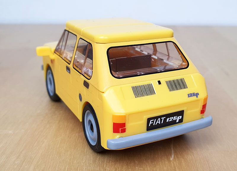 COBI Fiat 126p Maluch 24530 Set gebaut Rückansicht