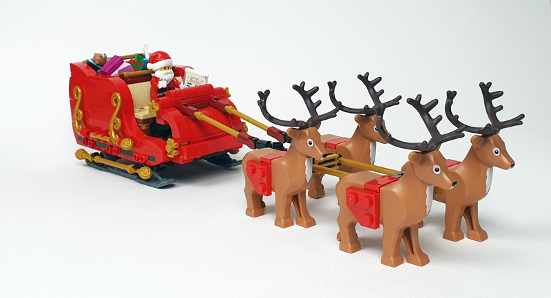 LEGO Schlitten des Weihnachtsmanns 40499 aufgebaut Seitenansicht