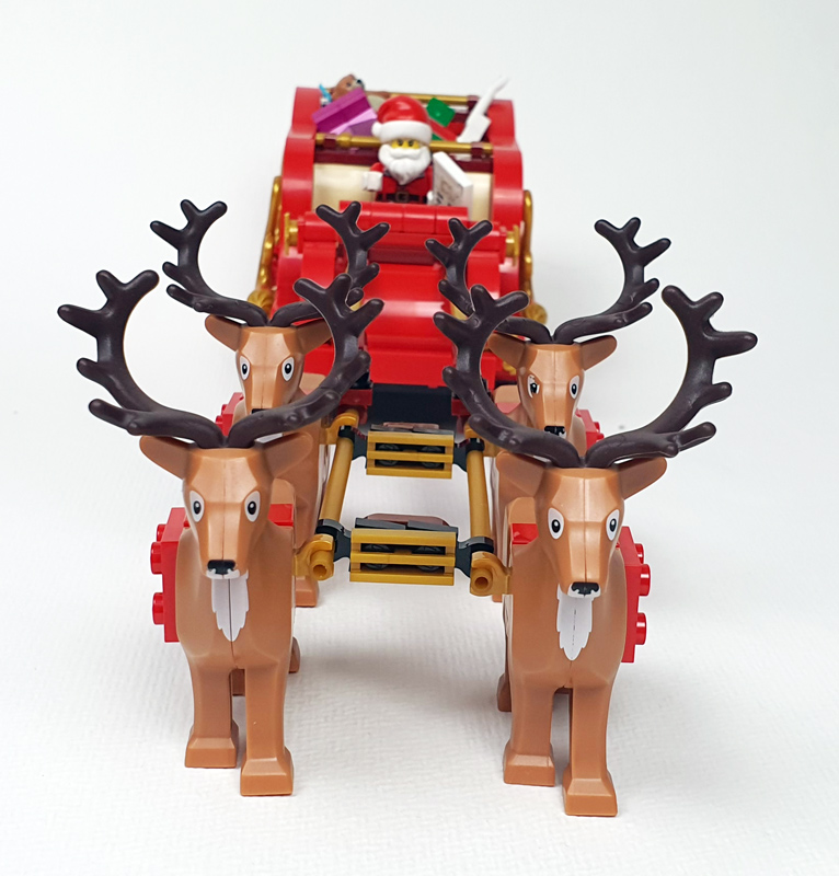 LEGO Schlitten des Weihnachtsmanns 40499 aufgebaut Frontansicht