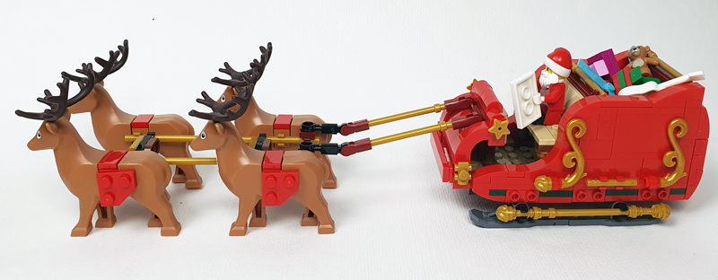 LEGO Schlitten des Weihnachtsmanns 40499 aufgebaut Seitenansicht