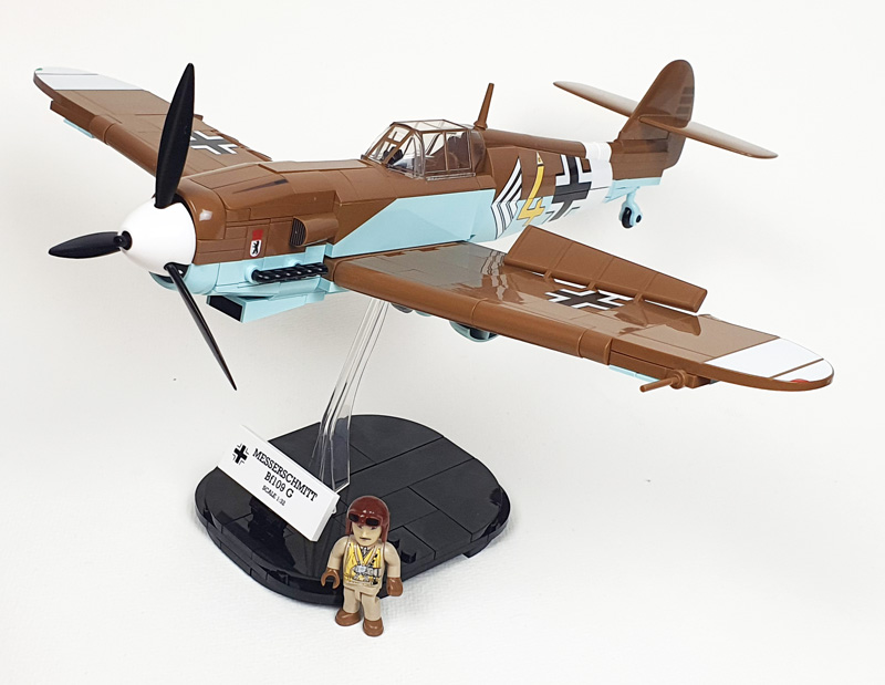 COBI Messerschmitt Bf 109 G 5761 Set aufgebaut auf Display