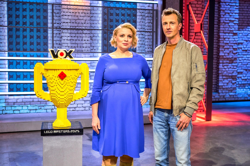 LEGO Masters 2025 Teilnehmer Spielzeug-Design-Direktorin Elisabeth Kahl-Backes und René Hoffmeister